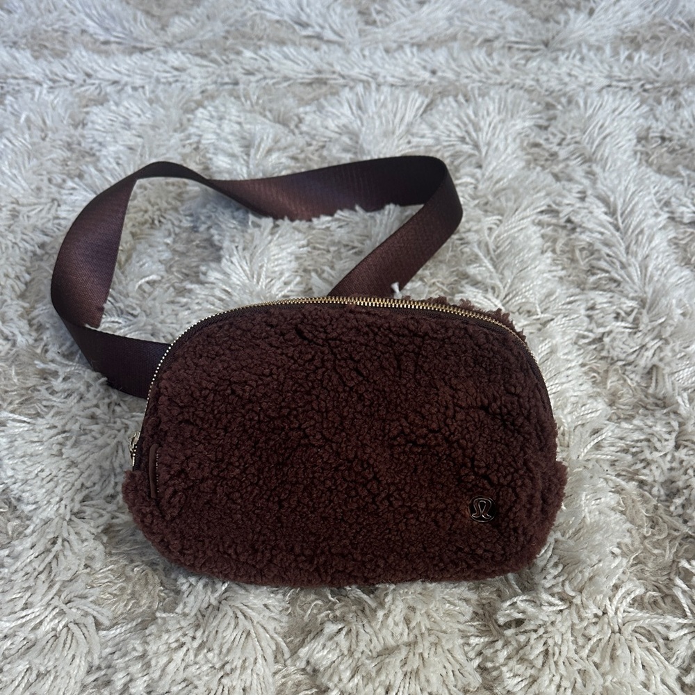 Lululemon Everywhere Belt Bag